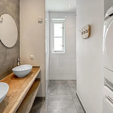 3 Bedroom Awesome In *
